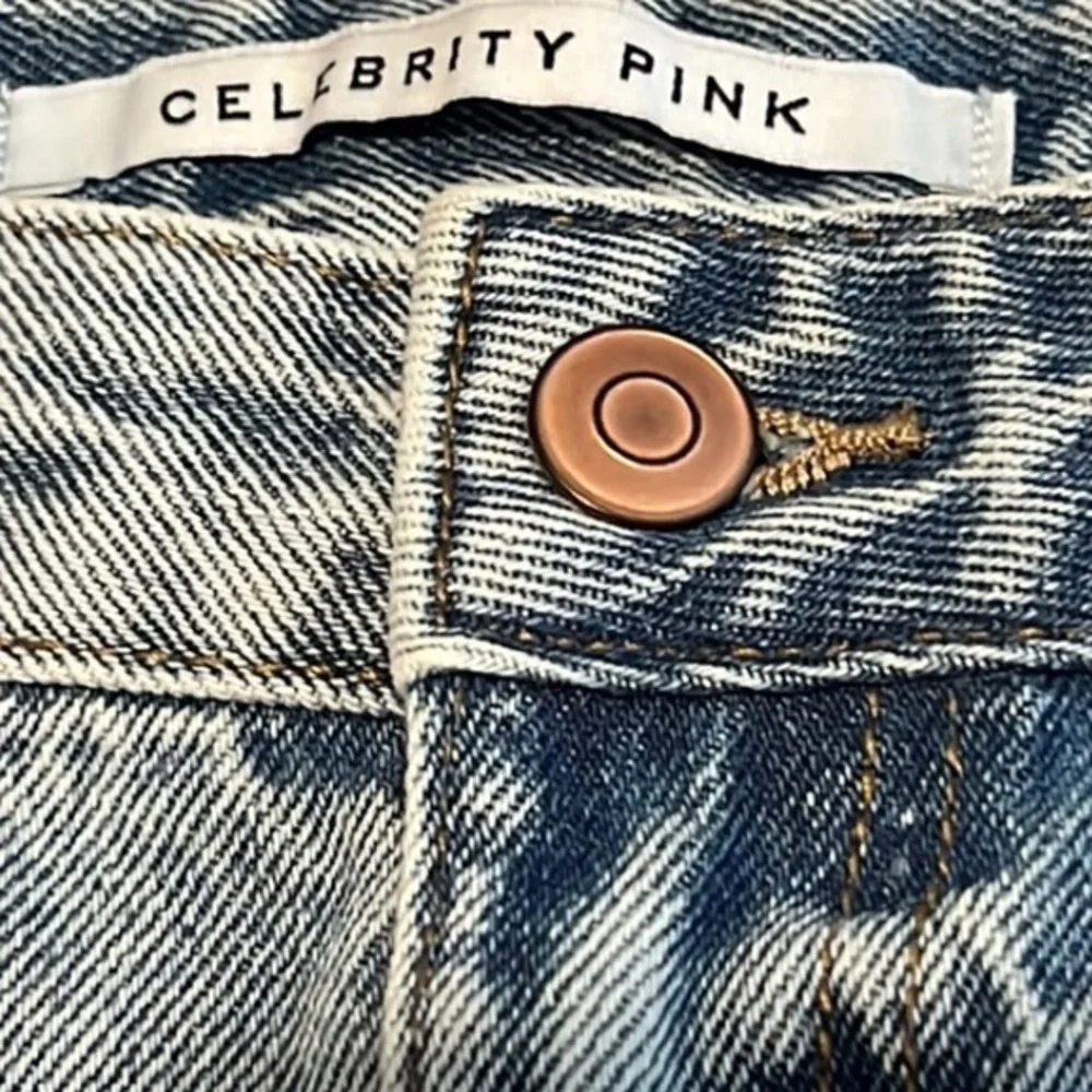 Celebrity Pink‎ Shorts Women’s Denim Distressed Pockets Hi Rise Boyfriend 17/33